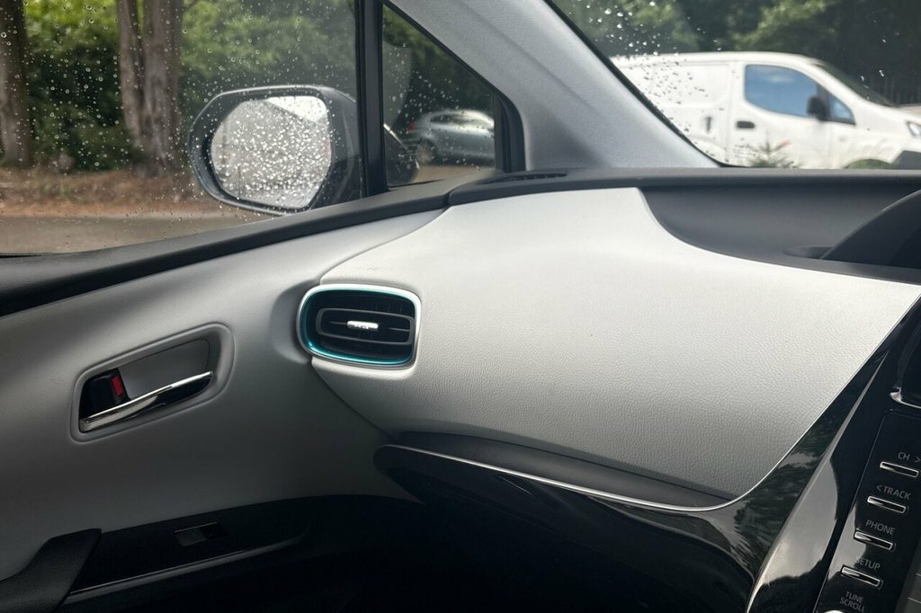 Toyota Prius Hatchback Grey #13