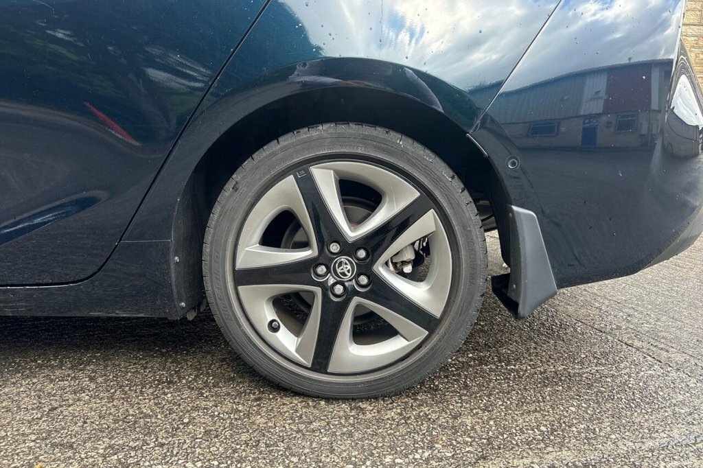 Toyota Prius Hatchback Grey #11