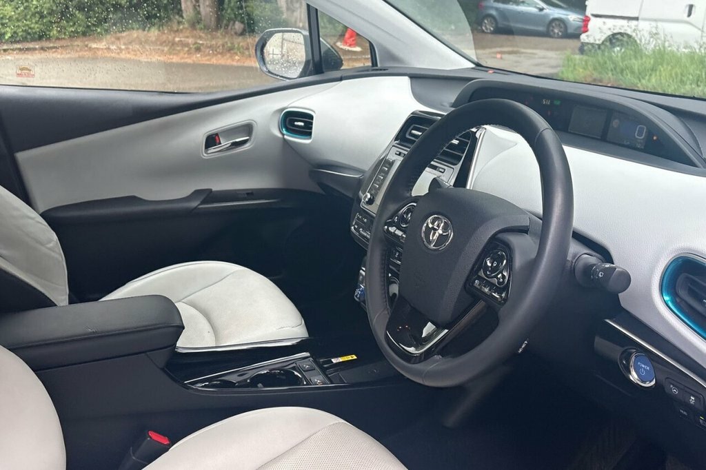 Toyota Prius Hatchback Grey #24