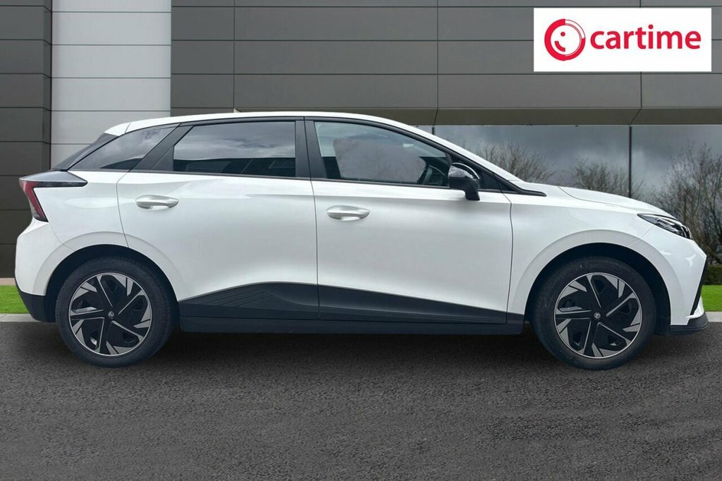 MG MG4 Hatchback FV72PHN White #2