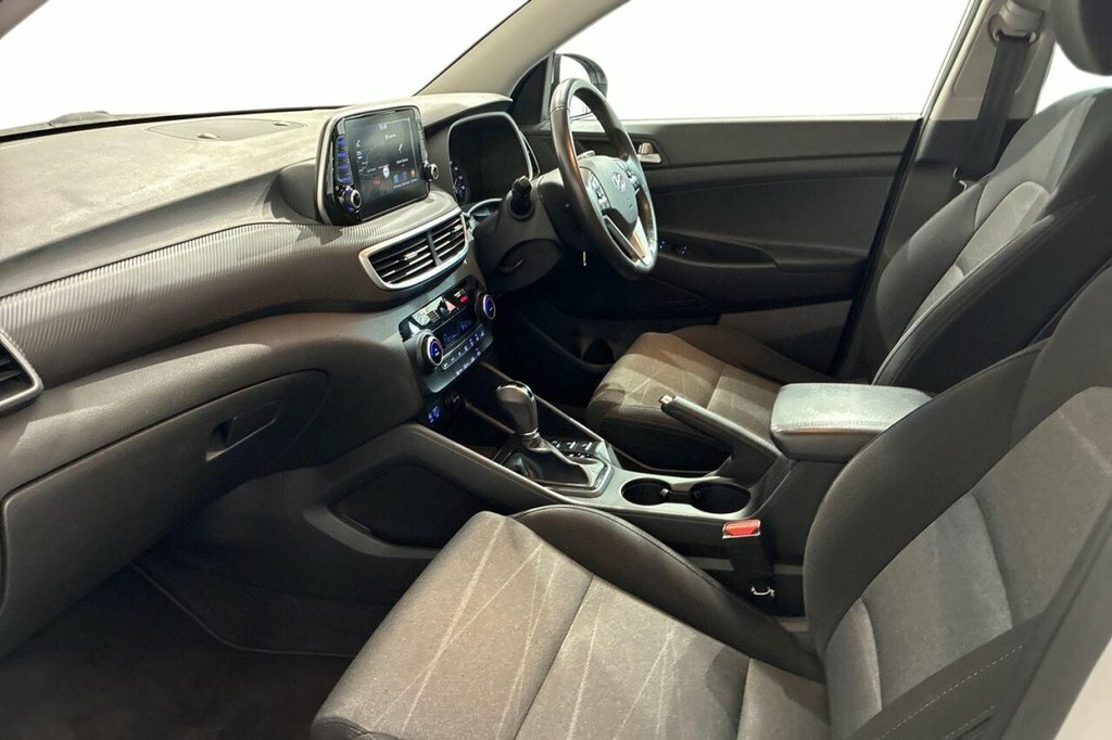 Hyundai Tucson Suv White #9