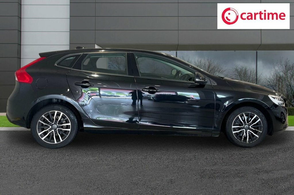 Volvo V40 2L Momentum Nav Plus Black #2
