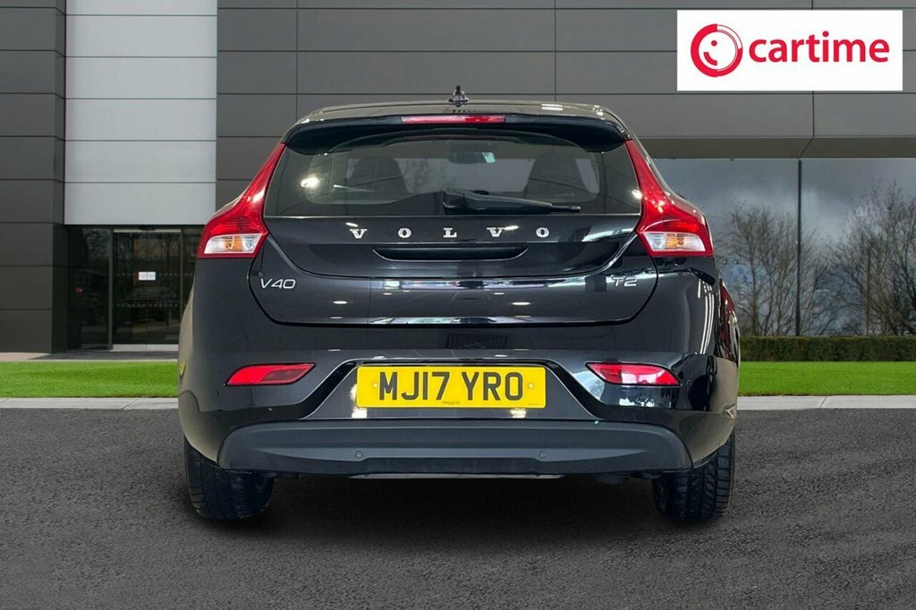 Volvo V40 2L Momentum Nav Plus Black #5