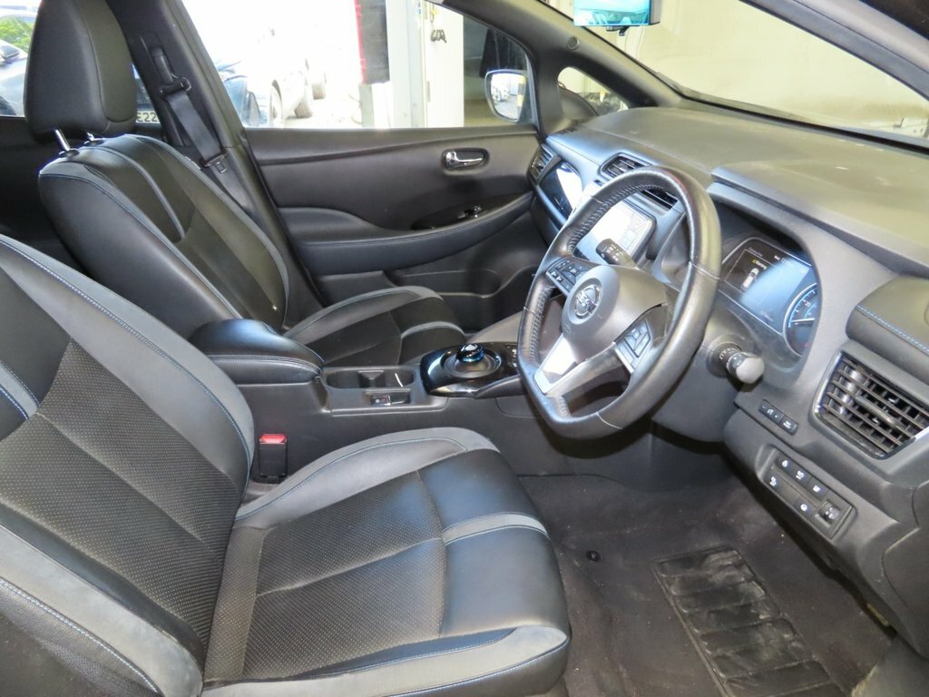 Nissan Leaf Hatchback Black #6
