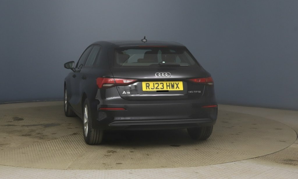 Audi A3 1L Technik Black #6