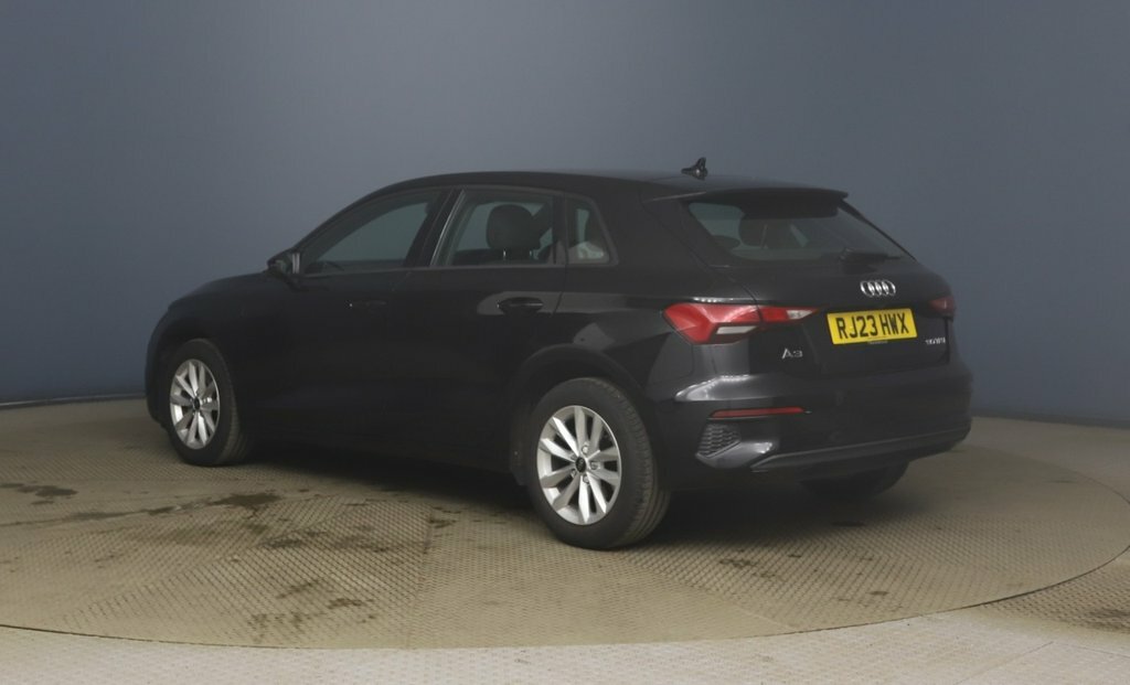 Audi A3 1L Technik Black #5