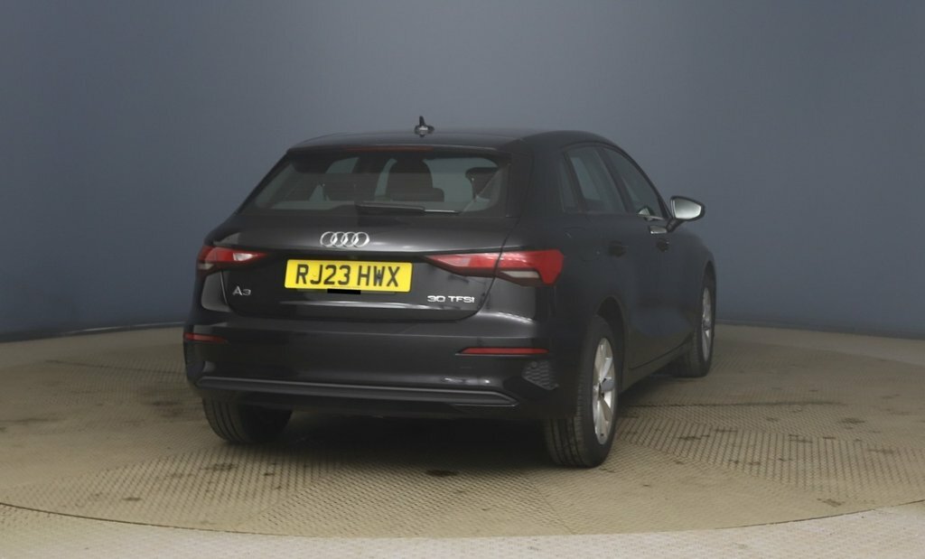 Audi A3 1L Technik Black #4