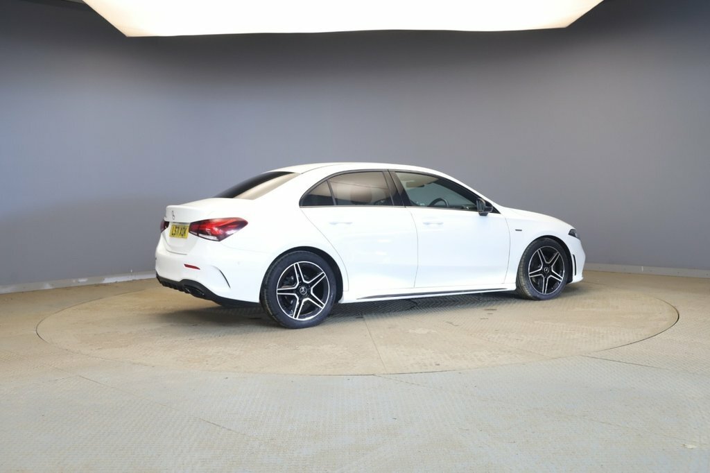 Mercedes-Benz A Class 2L Amg Line Edition White #3