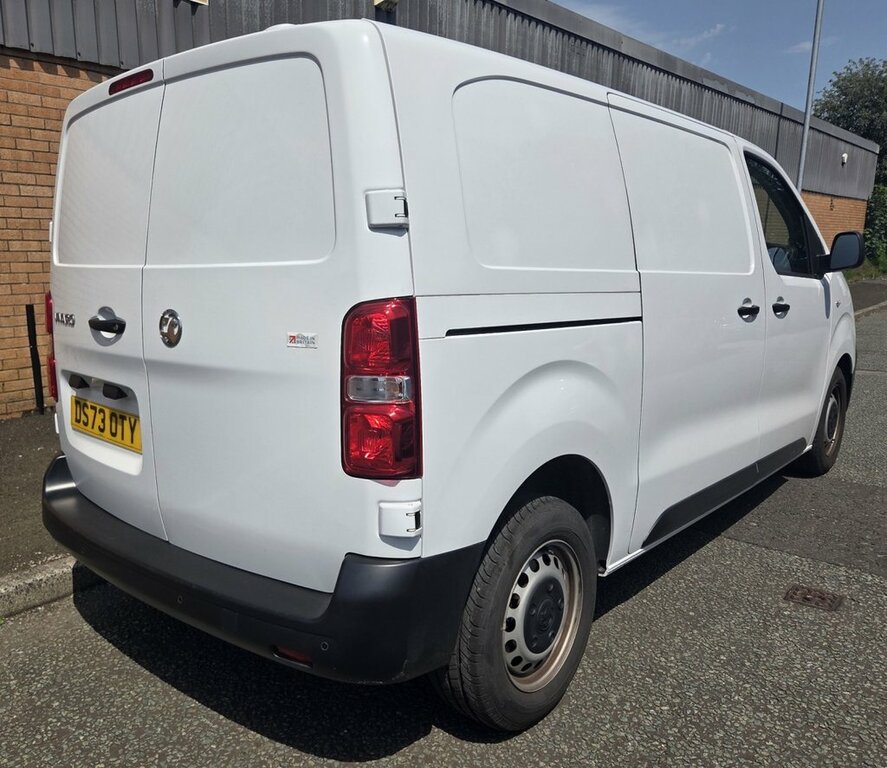 Vauxhall Vivaro 1.5L Prime 6Dr White #5