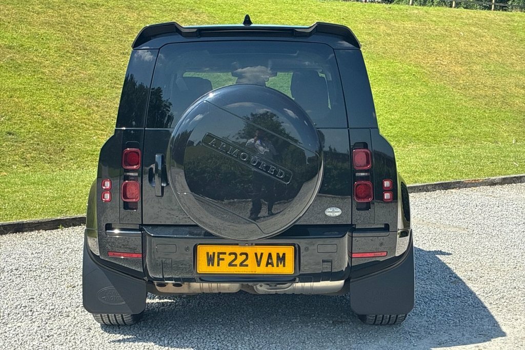 Land Rover Defender 110 3L Xs Edition Black #5