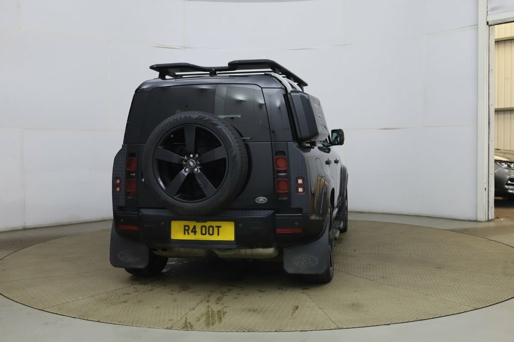 Land Rover Defender 110 2L Hse Black #4