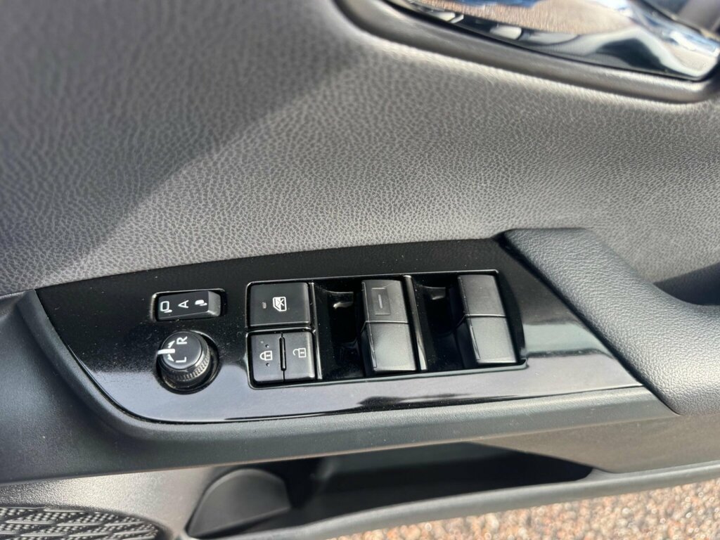 Toyota Prius+ Mpv 201823 #19