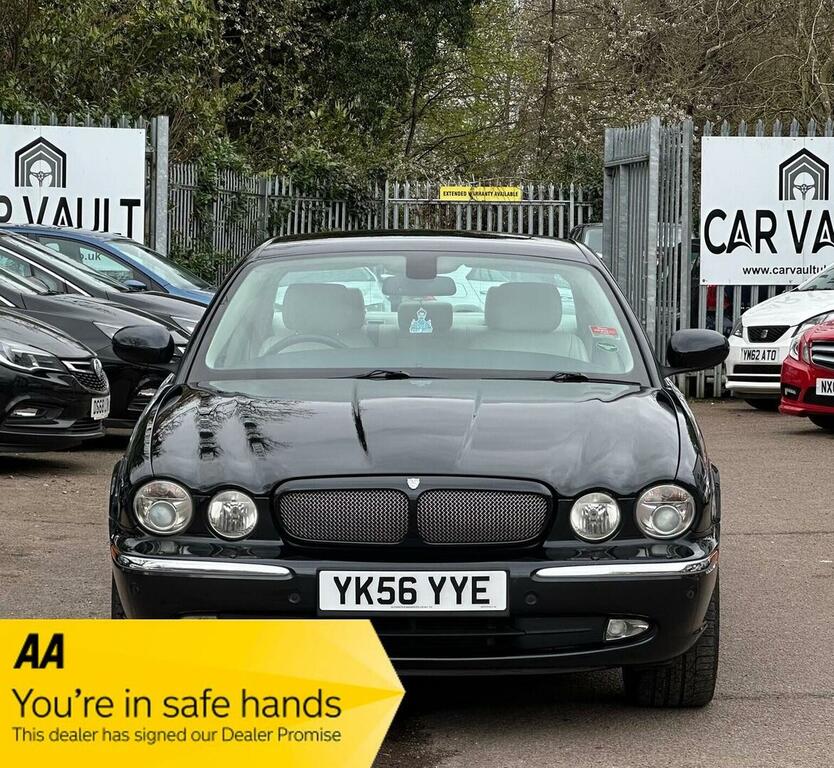 Jaguar XJR Saloon 4.2 V8 Portfolio 200656 Black #2