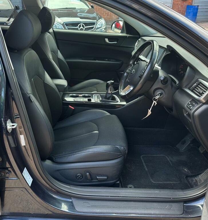 Kia Optima Phev Auto White #67
