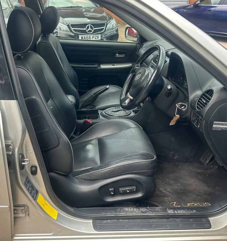 Lexus IS 2L Sportcross Silver #13