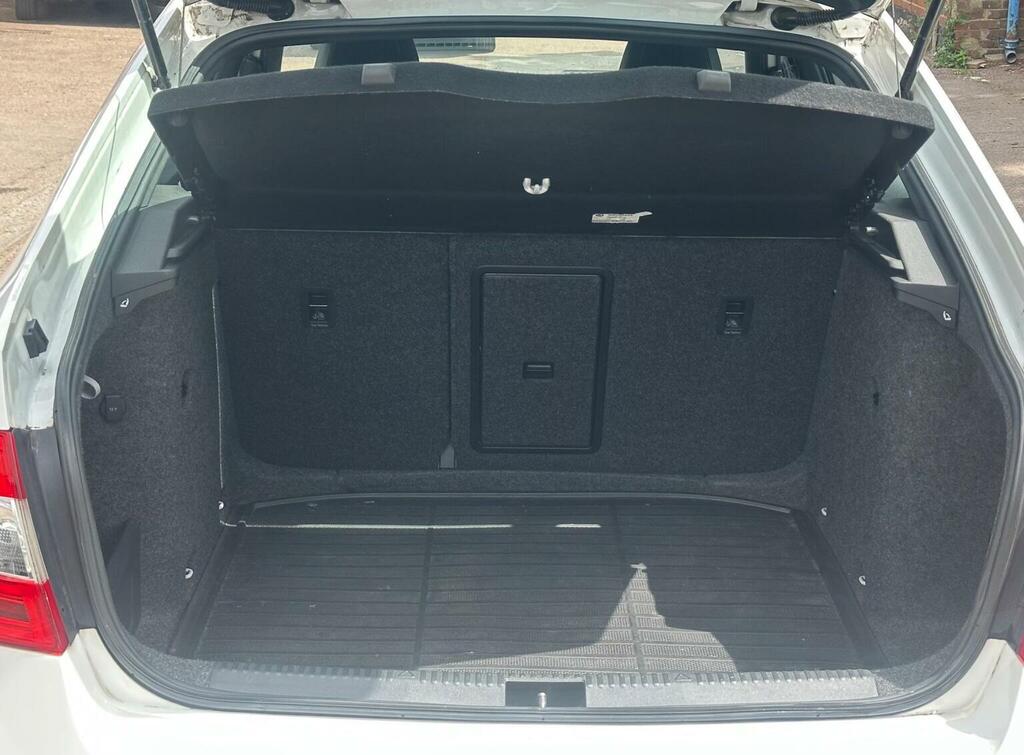 Skoda Octavia White #9