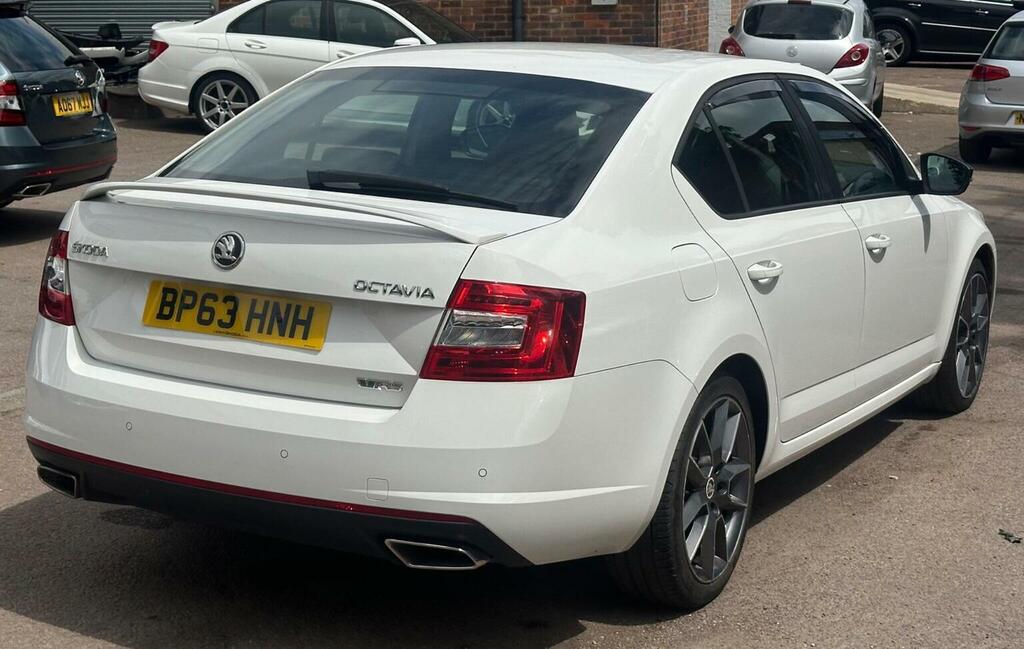 Skoda Octavia White #11