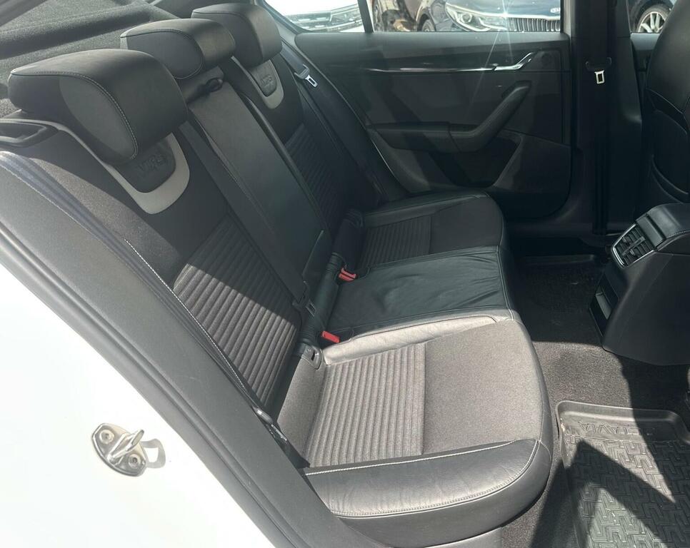 Skoda Octavia White #17