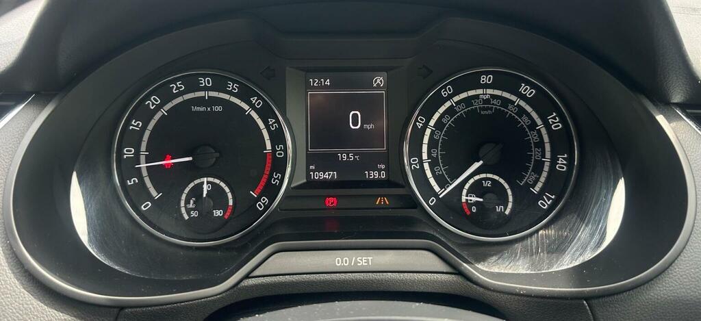 Skoda Octavia White #38