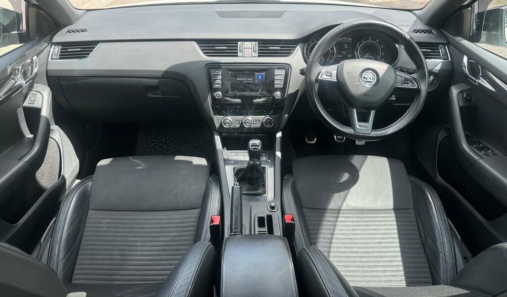 Skoda Octavia White #30