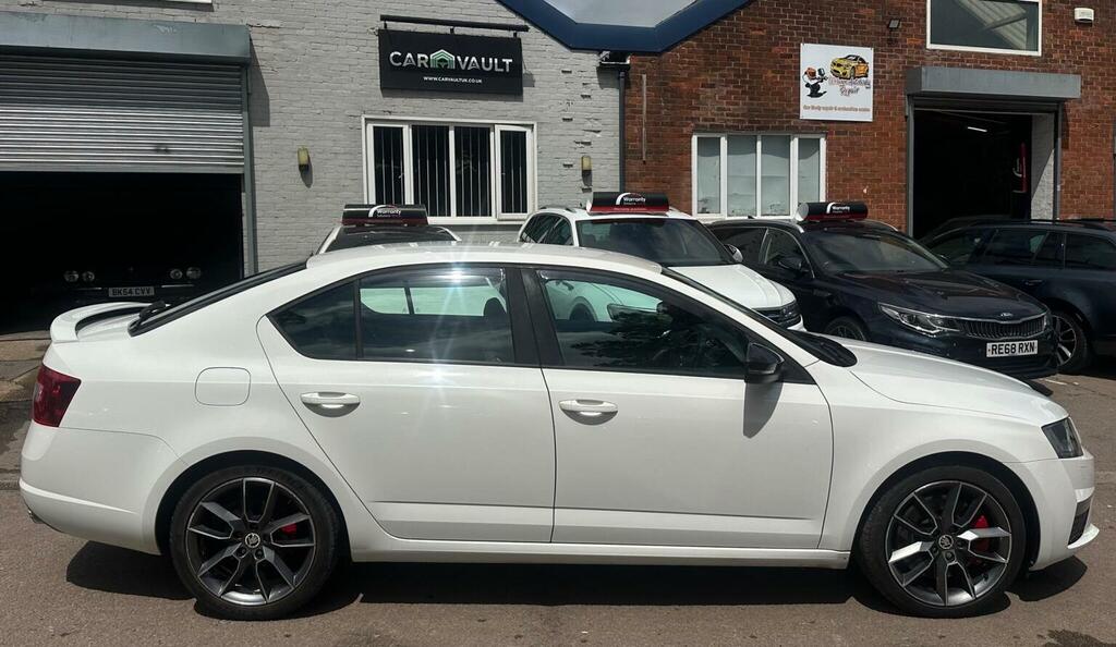 Skoda Octavia White #12
