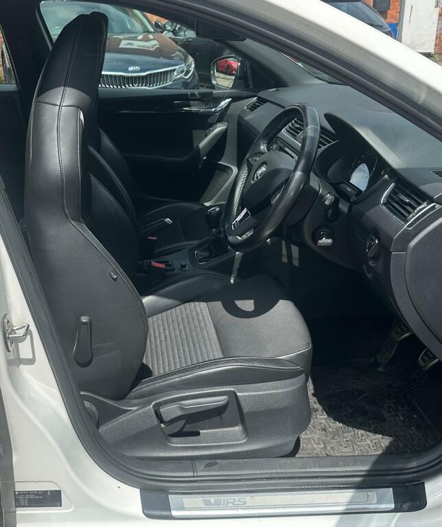 Skoda Octavia White #15