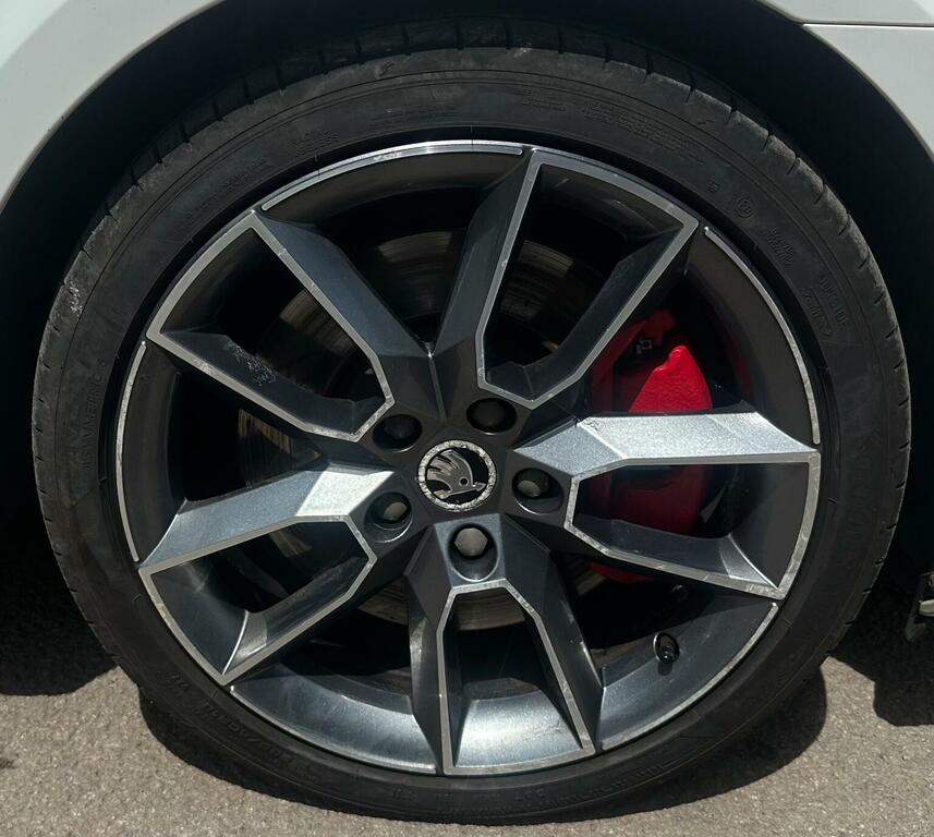 Skoda Octavia White #52