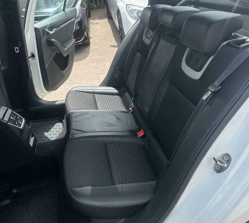 Skoda Octavia White #19