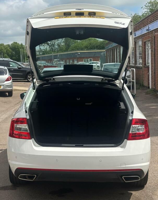 Skoda Octavia White #8
