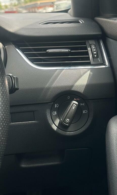 Skoda Octavia White #37
