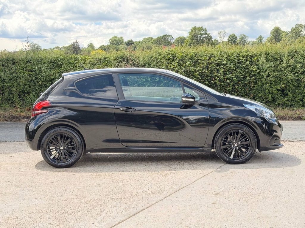 Peugeot 208 1.2L Black Edition VK18PXB Black #5