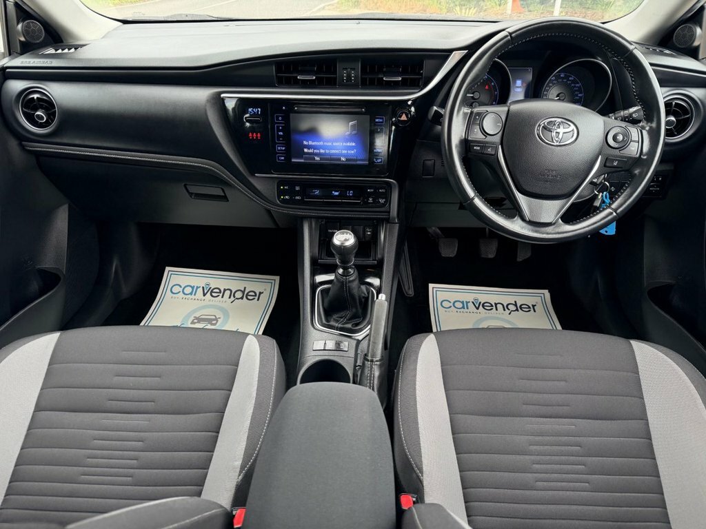 Toyota Auris 1.2L Icon MC18YXS White #3