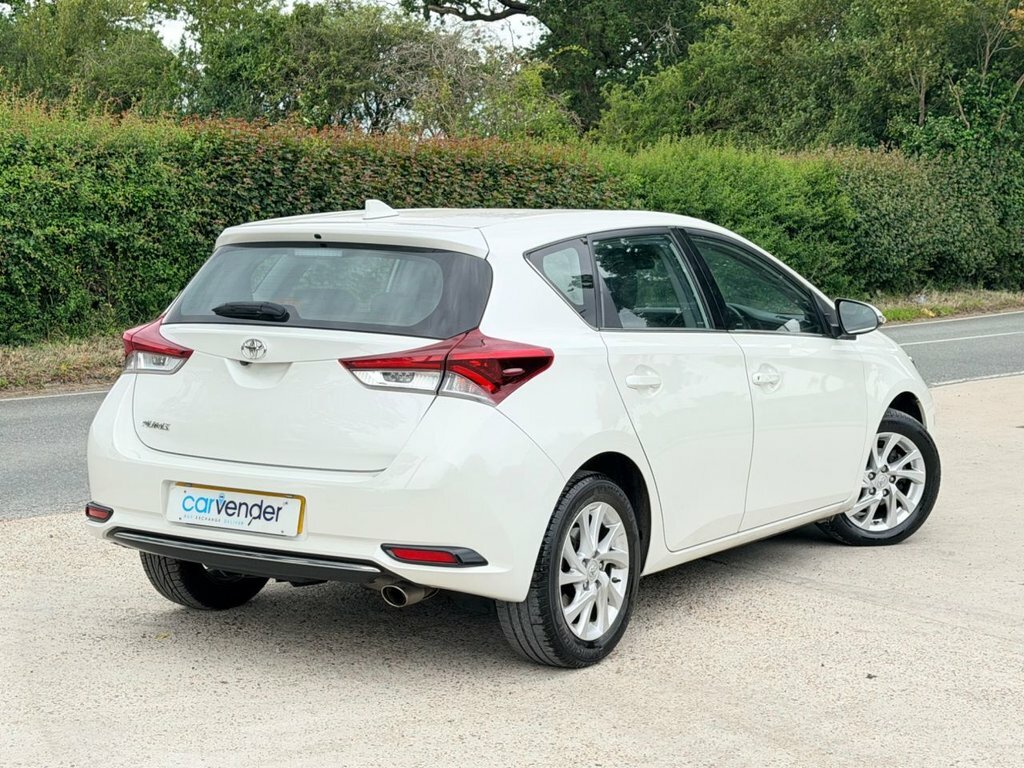 Toyota Auris 1.2L Icon MC18YXS White #4