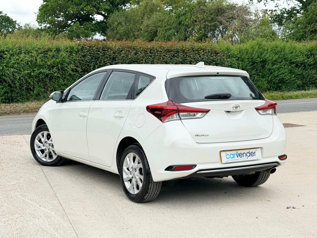 Toyota Auris 1.2L Icon MC18YXS White #5