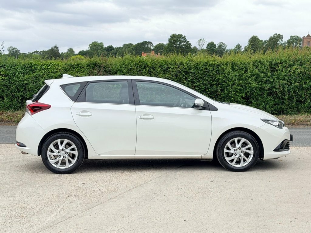 Toyota Auris 1.2L Icon MC18YXS White #6