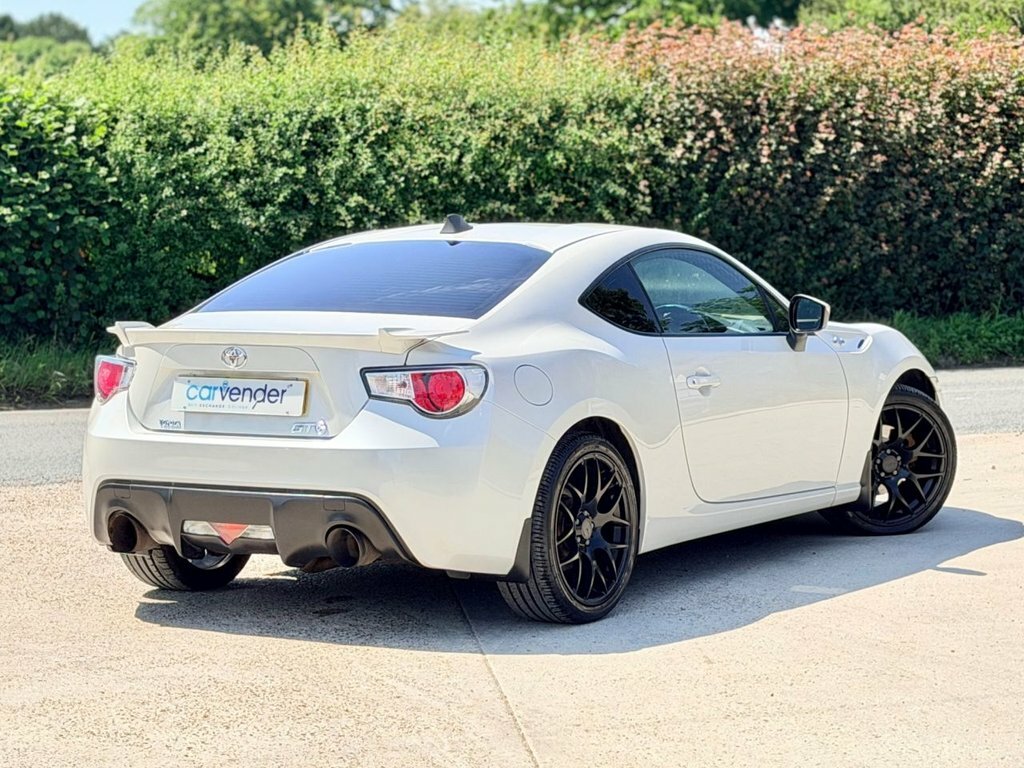 Toyota GT86 2L Null White #3