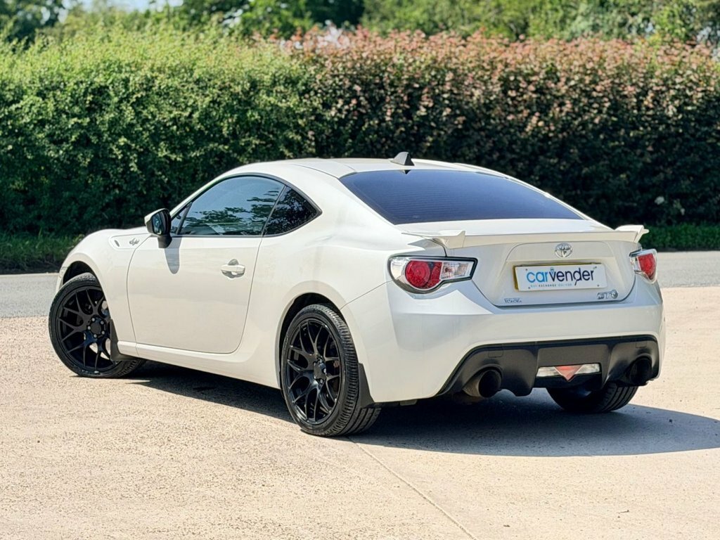 Toyota GT86 2L Null White #4