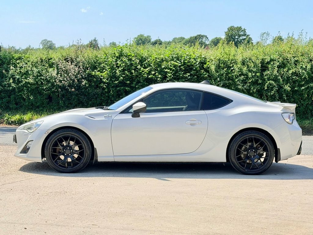Toyota GT86 2L Null White #6