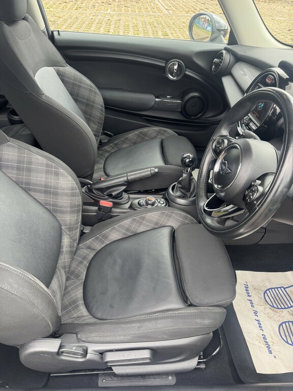 Mini Hatch 1.5 Cooper II 2018 Green #17
