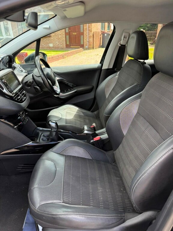 Peugeot 2008 Allure Premium Grey #11