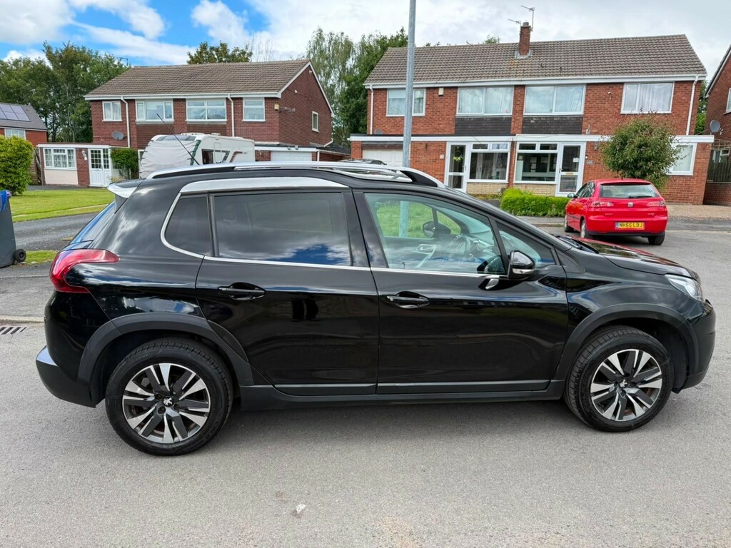 Peugeot 2008 1.2 Puretech Allure Black #4