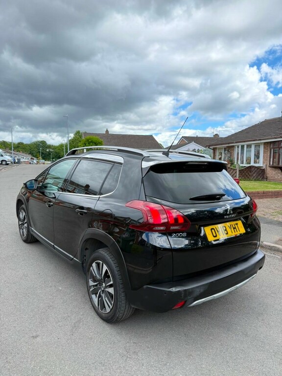 Peugeot 2008 1.2 Puretech Allure Black #5