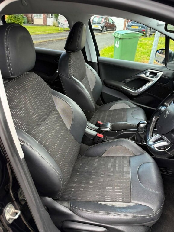 Peugeot 2008 Allure Premium Grey #14