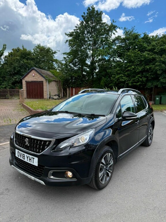 Peugeot 2008 1.2 Puretech Allure Black #2