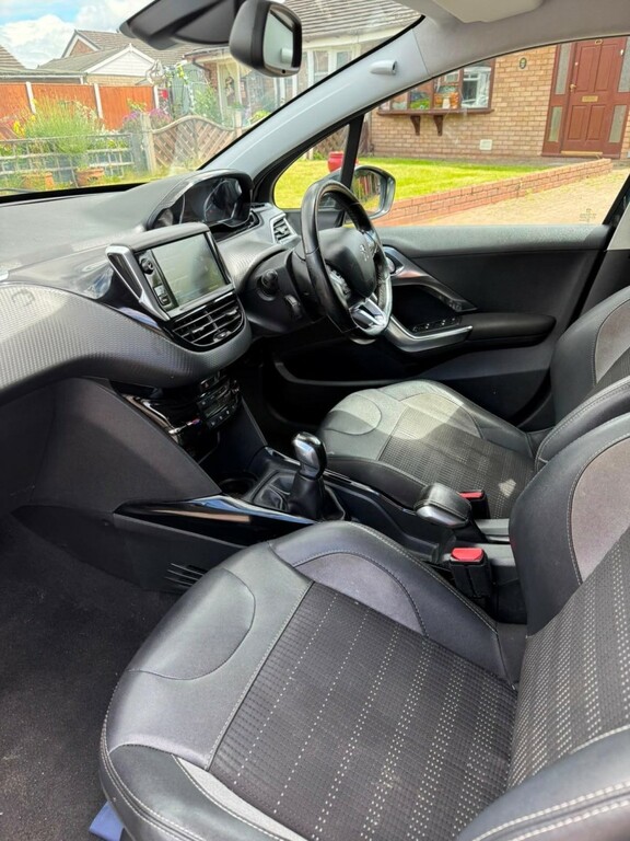 Peugeot 2008 Allure Premium Grey #16