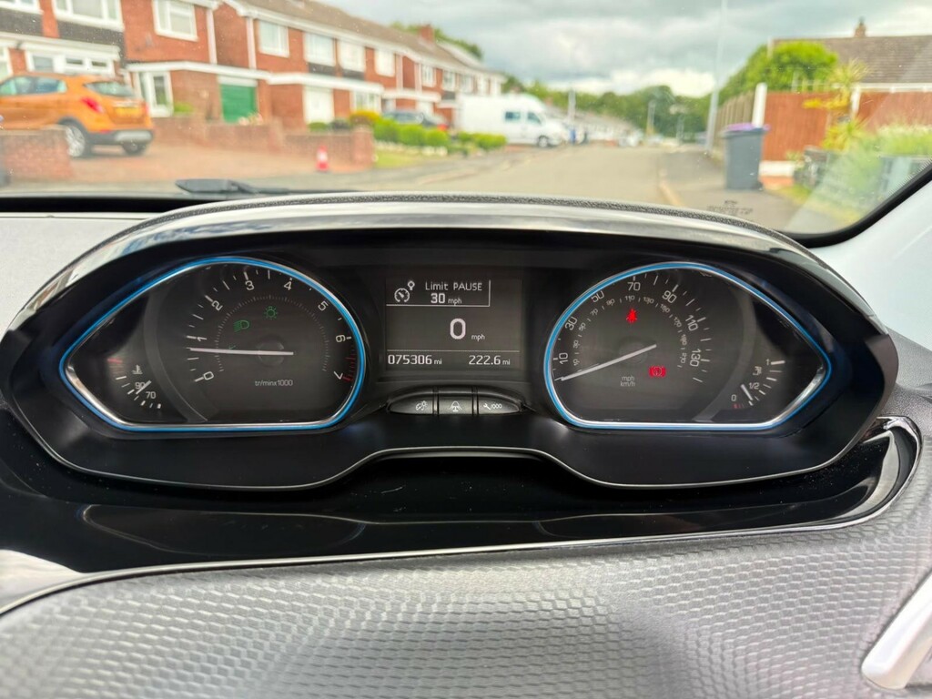 Peugeot 2008 Allure Premium Grey #12