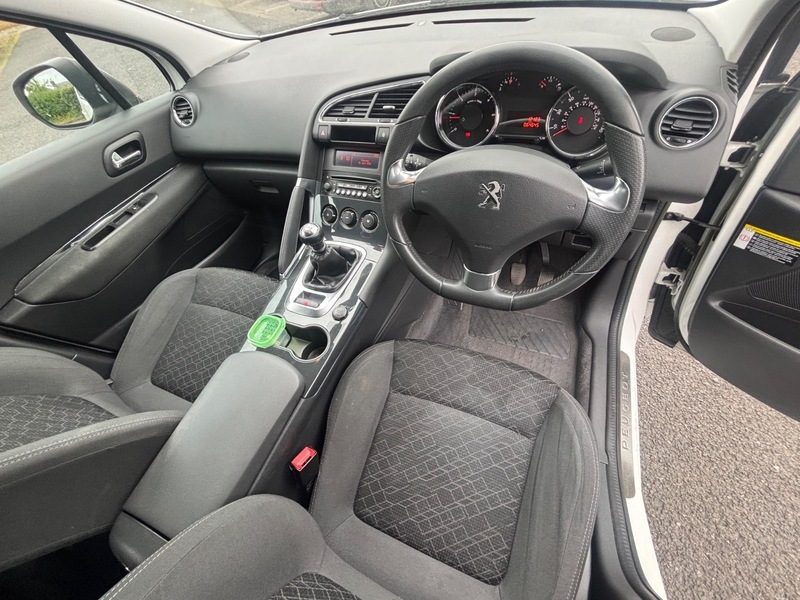 Peugeot 3008 Active Hdi Red #7