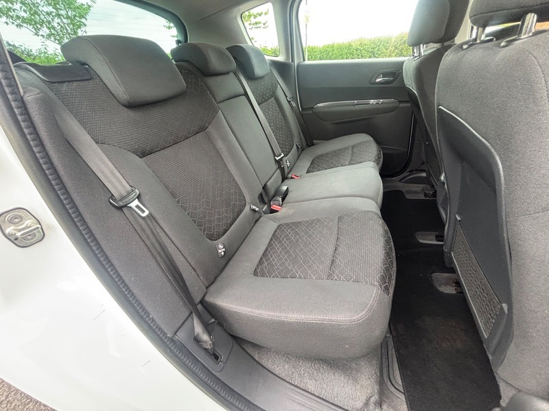 Peugeot 3008 Active Hdi Red #8