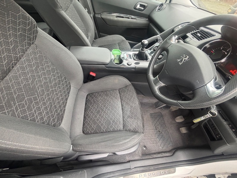 Peugeot 3008 Active Hdi Red #5