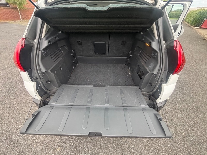 Peugeot 3008 Active Hdi Red #9